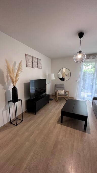 Appartement A Fleury-Merogis Proche De Paris Luaran gambar